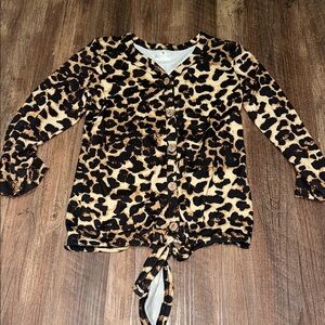 Girl’s Boutique Leopard‎ Print Button Down Shirt size M fits a size 5 imo